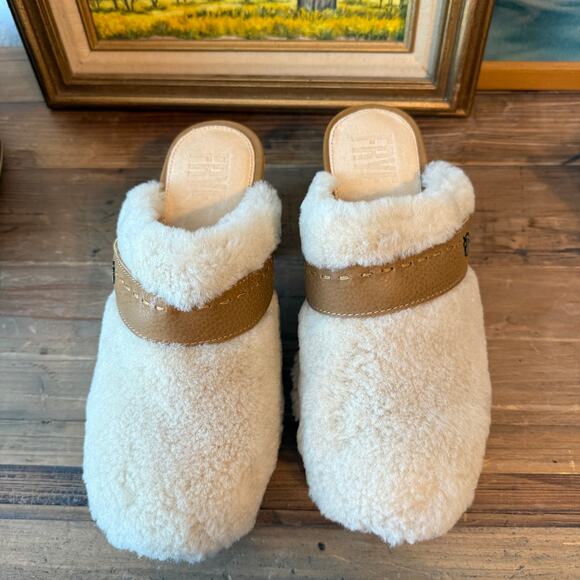 Women's Frye Jessica‎ Leather and Shearling Block Heel Clog in Tan Size 8.5 NEW - Picture 3 of 7